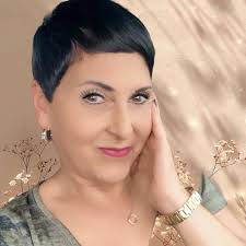 Cut my pixie shorter again, don't think I can go back long hair 😃  Constructive criticism welcome!