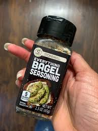 A far cry from it's beginnings as a bagel topping, everything but the bagel seasoning can now be found on anything. 75 Everything Bagel Seasoning Recipe Ideas 4 Hats And Frugal