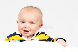 Chubby Ginger Baby Boy in Bodysuit. Het Glimlachen Kruipt Op De Vloer,  Geïsoleerd Op Witte Achtergrond. Kopieerruimte Sluiten Stock Foto
