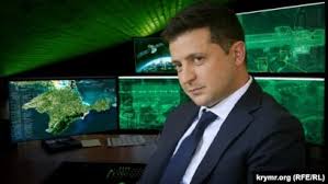Владимир зеленский задекларировал за 2018 год доходы в размере 9,7 млн гривен (24 млн руб.), его жена — 4,9 млн гривен (12 млн руб.). Zelenskij Zapisal Videoobrashenie Na Russkom Yazyke O Blokirovke Smi