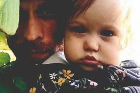 Escritor Paul Auster perde filho e neta para as drogas