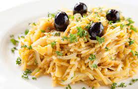 Acompanhe com uma salada de alface, um bom vinho branco e boa companhia a mesa. Bacalhau A Bras A Receita Original De Lisboa Taste Of Lisboa Food Tours