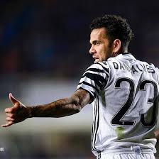 Dani alves gjorde sin debut med brasilien den 10 oktober 2006, då han kom in som avbytare i en vänskapsmatch mot ecuador. Dani Alves Juventus Fc Home Facebook