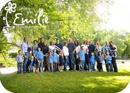 Improve Photo By Emilie Family Portrait Outfiting Big Family Photos Extended Family Photos Large Family Pictures