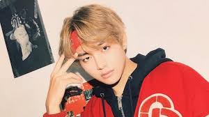 V rupanya sudah berlatih bermain saxophone sejak usia 12 tahun, lho. Sempat Berselisih Begini Cara Jin Dan V Bts Berbaikan Showbiz Liputan6 Com