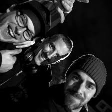 Morning, we have a dep bass in tonight for rehearsal. Normally we'd use a  helix ( no amps ) direct be he hasn't got one yet. Can I dinhis bass  directly into