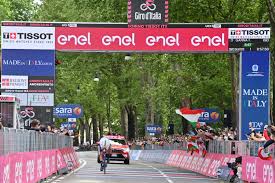 34 segundos más tarde ent. Giro D Italia 2021 Filippo Ganna Wins Opening Stage