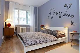 Fliederfarbenes Grosses Schlafzimmer Mit Wandtattoo In Berlin Berlin Schlafzimmer Flieder Wandtattoo Blaues Schlafzimmer Wohnung Wohnung Schlafzimmer