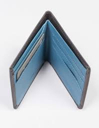 Then there's still the many other pockets for cash and cards as standard carry. Bellroy Hide And Seek Charcoal 205d6f