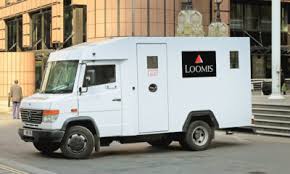 Die täter sind auf der flucht, der fluchtwagen soll aber bereits gefunden worden sein. Zeugenaufruf Nach Uberfall Auf Geldtransporter In Hamburg Billstedt Frisches Hamburg