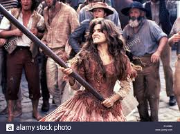 Matthew quigley is an american cowboy with a specially modified rifle with which he can shoot accurately at extraordinary distances. Quigley Der Australier Quigley Down Under Tom Selleck Als Quigley Tom Selleck R Von Seinem Arbeitgeber Erfaehrt Dass Er Photo Stock Alamy