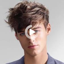 This fun hairstyle uses layers and irregular lines, ideal for reducing the roundness of the face. Wavy Hair Men Haircuts For Wavy Hair Short Hair Haircuts