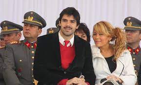 Santiago, 9 de abril de 1973) es una exfigura televisiva, licenciada en psicología y política chilena. Camilo Lagos Presenta Querella Contra Cathy Barriga Y Joaquin Lavin Jr Por Malversacion De Caudales Publicos Y Fraude Al Fisco Duna 89 7 Duna 89 7
