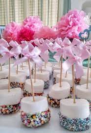A baby shower candy table is a sure attention getter. Babyshower Heisseste Fotos Babyshower Fikirleri Strategien Babyshower Babyshoweract Baby Shower Food For Girl Baby Shower Chocolate Baby Shower Cupcakes