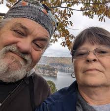 We're thrilled to announce that The Champ Jaxon Band has joined the Merch  Mountain family! It was so great to meet Brit Turner & Evan from Blackberry  Smoke and get a tour