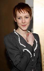 Jena malone in catching fire. Pin Su Women With Short Hair Classy Sexy Different