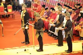 According to convention, the menteri besar is the leader of the majority party or largest coalition party of the selangor state legislative assembly. Amirudin Angkat Sumpah Mb Selangor Rodziah Dilantik Exco