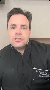 Periimplantite (doença gengival que envolve implante)