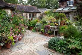 City living and outdoor living aren't mutually exclusive. The Courtyard Garden Whichford Pottery