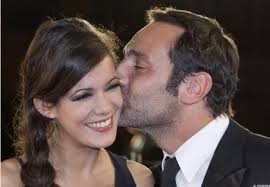 Toujours très amis, les deux ex continuent de travailler ensemble dans la joie et la bonne humeur… Gilles Lellouche And Melanie Doutey Photos Gilles Lellouche And Melanie Doutey Picture Gallery Famousfix