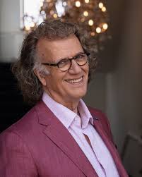 Hello friends! If you are an active member of the Group and Love Andre  Rieu; can you give me a big YESS!!!!! I love you all🌷🌟🌷🎻🎻🎻