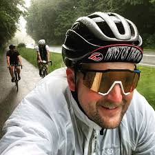 stevensbikers @stevensbikeshamburg kaum zu glauben aber ich bin noch zu  haben #stevensbikes #ventoux Rahmenhöhe 60cm Custom Lack in klassischem rot  metallic mit goldenem Klarlack ... der absolut Hammer in der Sonne ...