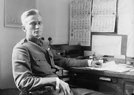 oz.Typewriter: Well-Heeled Radical at a Typewriter