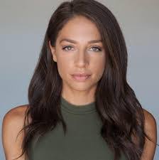 Lindsey Ross's Instagram, Twitter & Facebook