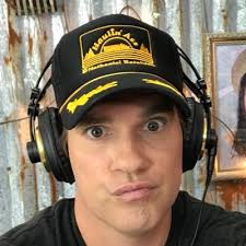 Ross Patterson (@StJamesStJames)