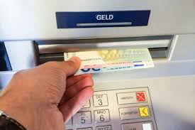 Zur cash group haben sich 1998 mehrere deutsche banken zusammengeschlossen, um ihren kunden das abheben von bargeld zu erleichtern. Verbraucherschutzer Warnen Vor Fieser Gebuhrenfalle Beim Geldabheben Unternehmen 09 01 2020 Fonds Professionell
