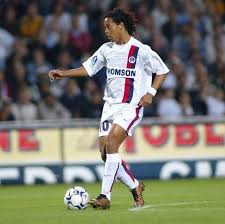 When this brazilian soccer star has decided to there was no other ronaldinho around and as ronaldo (not christiano, but the real brazilian one). Ronaldinho Psg Psg Fond D Ecran Psg