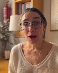 🌼 JERSEY HELIOTROPO 🌼 . El inicio del hilo de este jersey es el poema  titulado FIEL de @angelgonzalez_poeta . Los poemas de Ángel González me  acompañaron durante todo el parto de