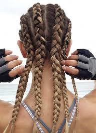 The best thing about this hairstyle for long, curly hair is that it's, like, deceivingly easy to recreate. Pin By Barefoot Cinderella Design S On Coiffures Simples Sporty Hairstyles Hair Styles Braids For Long Hair