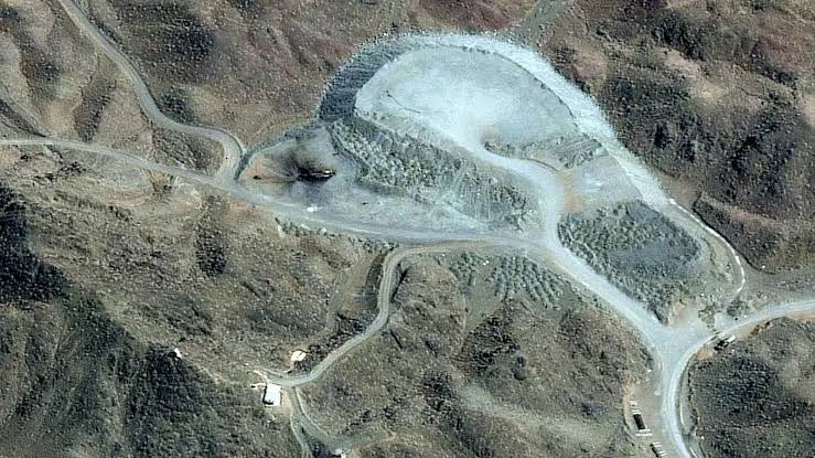 إيران تنفي وجود أنشطة في «جبل الفأس» 
