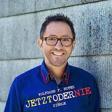 Jetzt oder nie von Wolfgang F. Hofer feat. Walter Hans Schäfer bei Amazon  Music