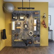 All you need is a little (yes, just a little) tired of looking at that treadmill in the corner of the living room? Ein Fitnessstudio In Sein Wohnzimmer Integrieren Es Ist Moglich Integrer Une Home Gym Decor Home Yoga Room Small Home Gyms
