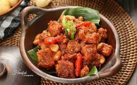 Lihat juga resep sambal goreng krecek tempe kacang panjang enak lainnya. Resep Masakan Pedasnya Sambal Goreng Kentang Krecek Kumparan Com