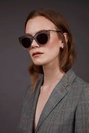 ON STAGE WITH ELECTRA HALLMAN