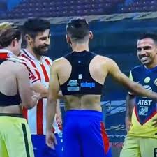 La perla americanista de 22 años, sebastián córdova, quien se trata un prospecto importante que ya tuvo participación con la selección mariana yanar y sebastián córdova tendrían un romance. Americanistas Arremeten Contra Sebastian Cordova Y Jorge Sanchez Por Playeras De Chivas La Verdad Noticias