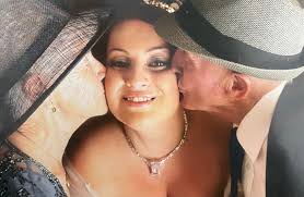 Create moving image of 1934 wedding kiss?