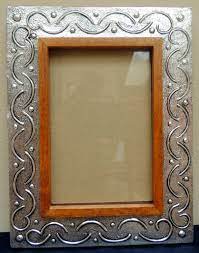 Cornice Decorata Con Lamina Di Alluminio Incisa In Rilievo Di Rurana Su Etsy Https Www Etsy Com It Listing Arte Con Latta Stampaggio Metalli Arte Del Metallo