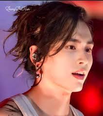 ZHANG ZHEHAN'S NEW SONG „LOST IN LONDON“ IS #6 IN THE WORLDWIDE ITUNES  CHARTS The new Song „Lost in London“ already reached Top positions in the  Worldwide ITunes Charts. When the Song