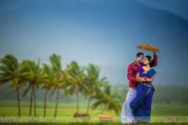 Click On The Photo To Book Your Wedding Photographer South Indian Couples Pre Wedding Couple Poses Pre Wedding Photoshoot Outdoor Kerala Wedding Photography