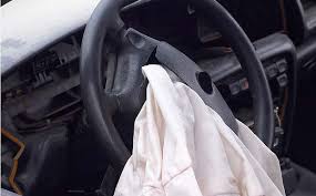 Wäre der airbag aufgegangen hättest du womöglich einige verletzungen im gesicht (klassisch erhält man dadurch einen nasenbeinbruch) gehabt. Umfrage Sind Airbags Auf Die Fahrzeuglebensdauer Ausgelegt Autohaus De