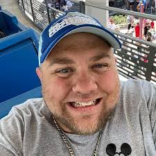 Michael Foth's Instagram, Twitter & Facebook