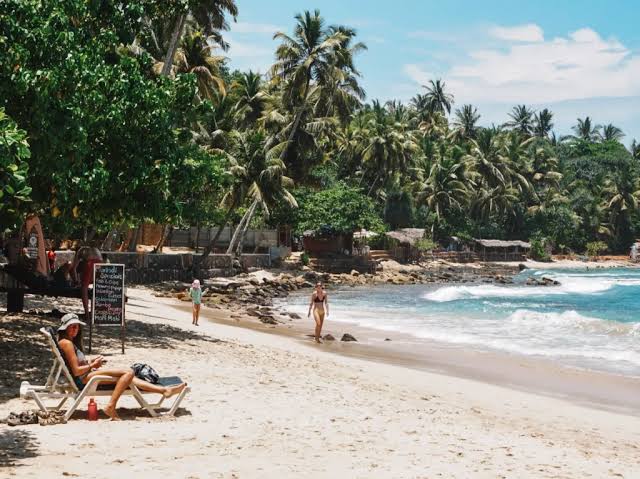 Hiriketiya Beach
