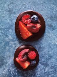 Mendiants Aux Petits Fruits Frais Ricardo Recipe Fresh Berries Fruit Delicious Desserts