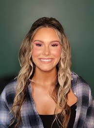 Elizabeth Hailey's Instagram, Twitter & Facebook