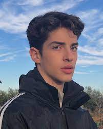 In 2010, manu auditioned for the role of gavroche in the musical les miserables and was eventually selected to play the role. Manurios Cute Blue Sky Berkelas Laki Laki Remaja