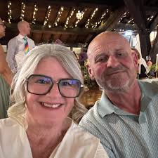 Anyone know where I can get a non-frozen Turkey today? Thank you! 🦃